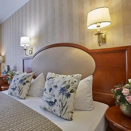 Hotel Beek By Anna 3*