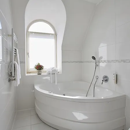 Beek By Anna Hotel 3*